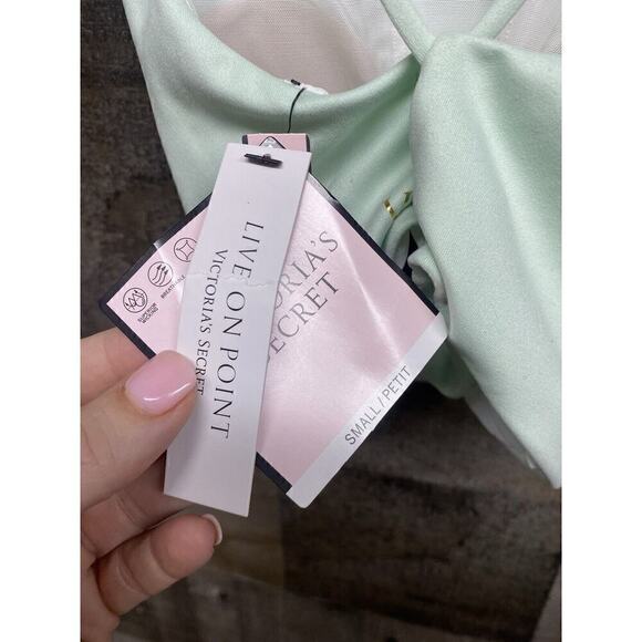 Victorias Secret Flow on Point Strappy Back SMALL  Sports Bra Light Mint NEW - Picture 3 of 3